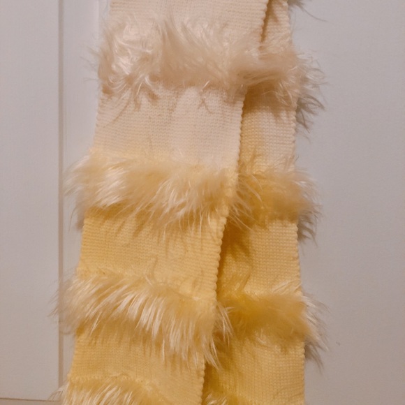 Soft Yellow&White Gradient Scarf - Picture 2 of 3